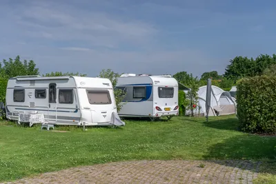 7Huizen aan Zee - Standplatzwiese auf dem Campingplatz