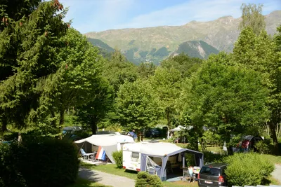 Camping à La Rencontre du Soleil  Camping a la Rencontre du Soleil - Stellplätze im Grünen