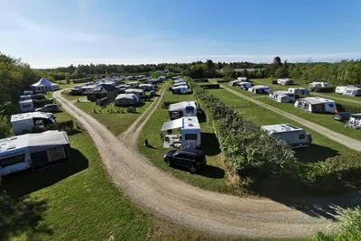 A35 Sindal Camping  -  Wohnwagen- und Zeltstellplatz vom Campingplatz aus der Vogelperspektive