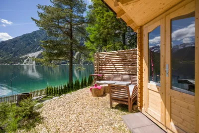 Achensee Camping Schwarzenau  - Außenbereich mit Blick auf den Achensee