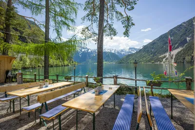 Achensee Camping Schwarzenau  - Restaurantgarten mit Blick auf den Achensee