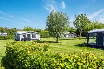 Camping Agri-Nova - Wohnmobil- und Wohnwagenstandplätze auf der Wiese
