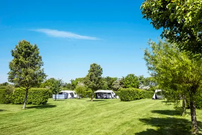 Camping Agri-Nova - Standplätze auf der Wiese auf dem Campingplatz