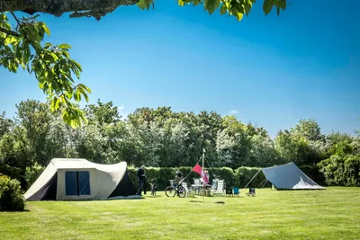 Camping Agri-Nova - Zeltplätze auf der Wiese