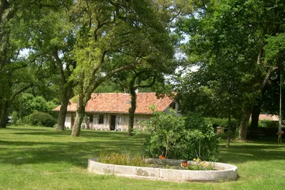 Aire Naturelle Camping du Toy - Hauptgebäude auf dem Campingplatz