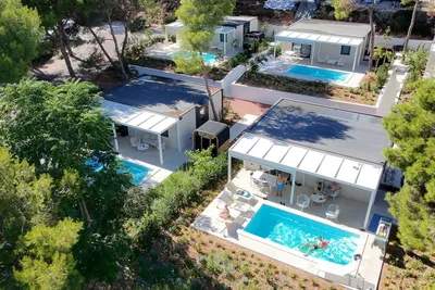 Amadria Park Camping Trogir  - Mobilheime mit Terrasse und eigenem Pool auf dem Campingplatz
