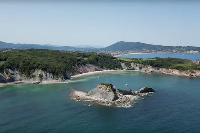 Camping Ametza  - Luftaufnahme des Campingplatzes an der Küste