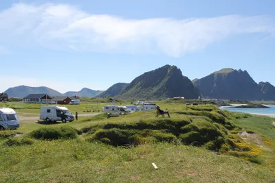 Andenes Camping - Wohnmobil- und  Wohnwagenstellplätze auf der Wiese