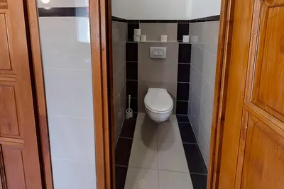 Arena Camping - Budapest  - Toilette im Sanitärbereich vom Campingplatz