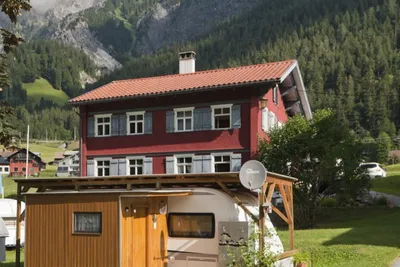 Arlberg Camping  - Standplätze mit privater Sanitäreinheit auf dem Campingplatz