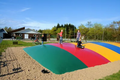 Arrild Ferieby Camping - Hüpfburg und Kinderspielplatz auf dem Campingplatz