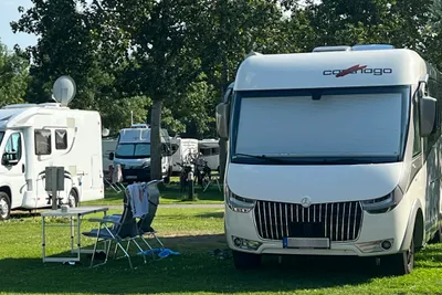 KNAUS Campingpark Nassau/Lahn  Campingplatz Auf der Au - Blick auf einen Standplatz auf dem Campingplatz