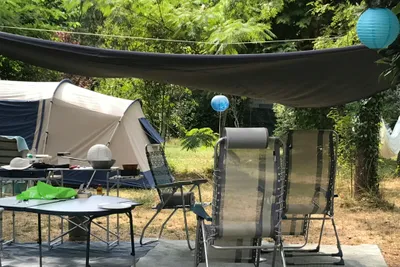 Camping Aux Tonneaux - Zeltplätze im Grünen auf dem Campingplatz