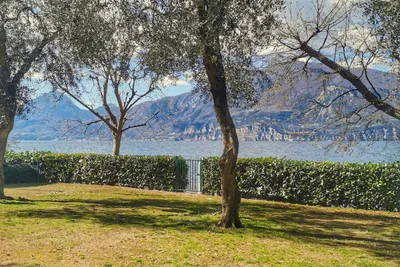 Camping Baldo  - Wiese mit Blick auf die Berge