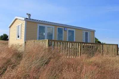 Bjerregaard Camping  -  Mobilheim vom Campingplatz mit Veranda