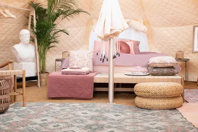 Bramslev Bakker Camping  - Innenansicht eines Glamping-Zeltes