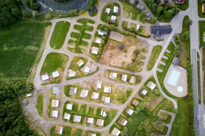 Byrkjelo Camping - Übersicht auf das gesamte Campingplatz Gelände 