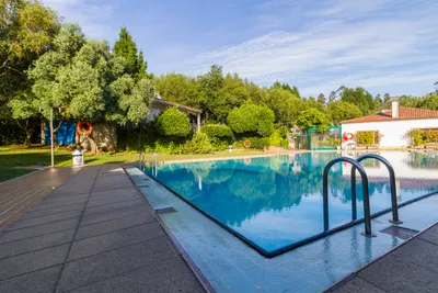 Camping As Cancelas  -  Pool vom Campingplatz im Grünen