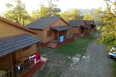 Camping De Vidrà  - Mobilheime mit Veranda auf dem Campingplatz