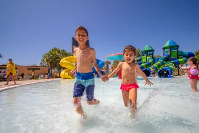 Camping La Tordera-Nacions . Wasserspielplatz mit Kinder