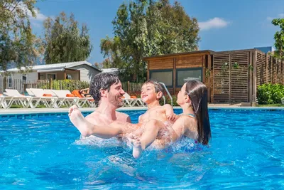 Camping Salatà  - Camper im Pool vom Campingplatz