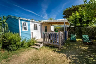 Camp du Soleil  - Mobilheim mit Veranda auf dem Campingplatz
