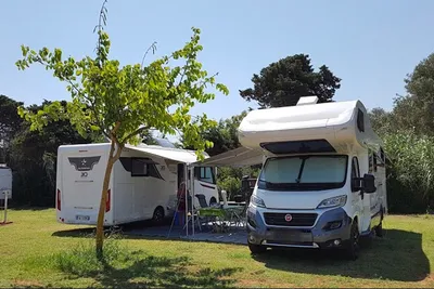 Agriturismo Fontanelle - Wohnmobil- und  Wohnwagenstellplätze auf der Wiese