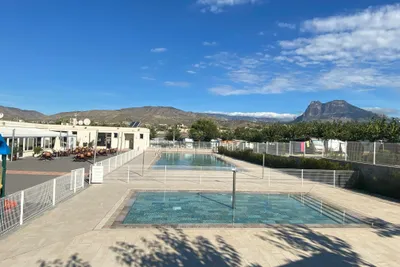 Camping Alicante Imperium - Freibad auf dem Campingplatz