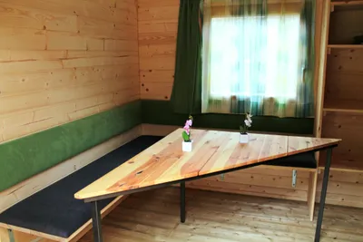 Camping Alpirsbach  - Esstisch im Mobilheim vom Campingplatz