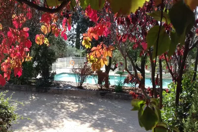 Camping Alquézar  -  Blick auf den Pool vom Campingplatz
