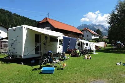 Camping am Bauernhof - Wohnmobil- und  Wohnwagenstellplätze auf der Wiese