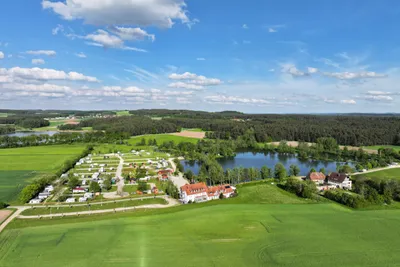 Campingplatz Himmelreich am Schnackensee  - Luftaufnahme des Campingplatzes am See