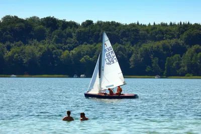 Camping am Spring  -  Boot fahren und schwimmen im See vom Campingplatz