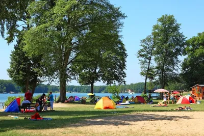 Camping am Spring  - Liegewiese vom Campingplatz am See