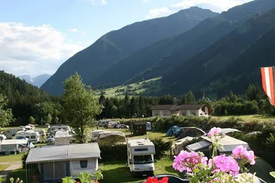 Camping Antholz - Wohnmobil- und  Wohnwagenstellplätze  im Grünen mit Blick auf die Berge