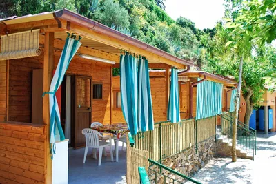 Camping Arrighi - Bungalows mit Veranden auf dem Campingplatz