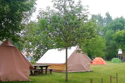 Camping Au Bord de Loire -  Zeltplätze am Wasser