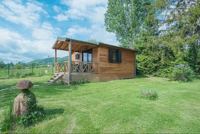 Camping Au pays de Hanau  - Mobilheim mit Terrasse auf dem Campingplatz