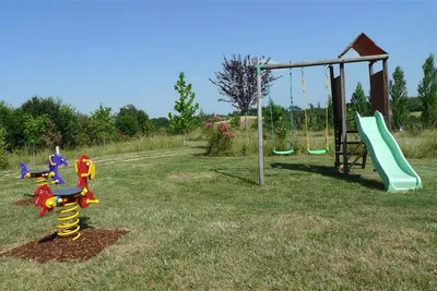 Camping Aux Mêmes - Kinderspielplatz auf dem Campingplatz