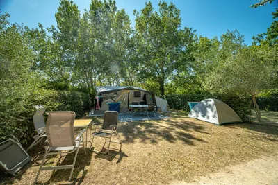 Camping Avignon Parc - Ciela Village  Camping Yelloh! Village Avignon Parc**** - Stell- und Zeltplätze im Halbschatten