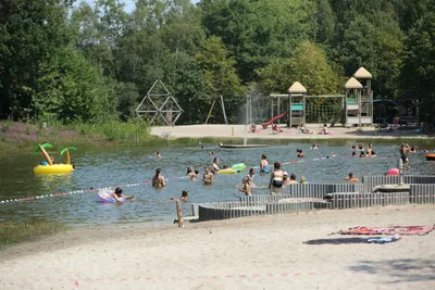 Camping Baalse Hei - Badestrand am See mit abgetrennten Schwimmbereich 