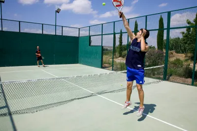 Camping Las Bardenas - Tennisplatz auf dem Campingplatz