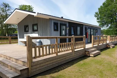 Camping Betuwe  - Mobilheim mit Veranda auf dem Campingplatz
