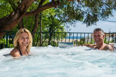 Camping Bois de Valmarie - Camper entspannen in einem Whirlpool