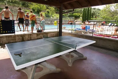 Camping Brione  - Tischtennis am Poolbereich vom Campingplatz