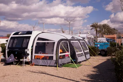 Camping Cabo de Gata  -  Wohnwagen auf dem Stellplatz vom Campingplatz