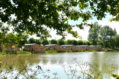 Campilô - Mobilheime am Wasser auf dem Campingplatz
