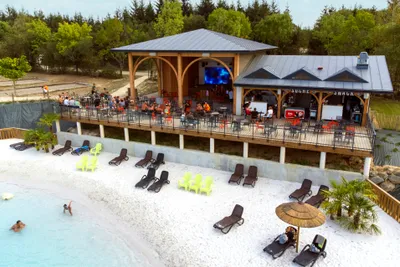 Campilô - Restaurant und Pool auf dem Campingplatz