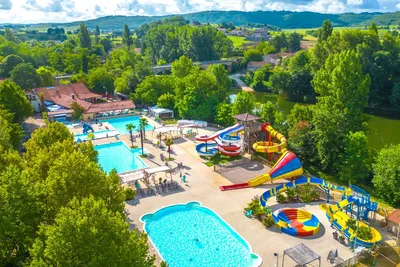 Camping Capfun Duravel - Luftaufnahme des Wasserparks mit Rutschen und mehreren Becken