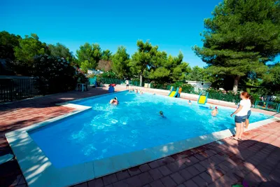 Camping Capo Vieste - Der Swimmingpool mit Kinderrutschen auf dem Campingplatz